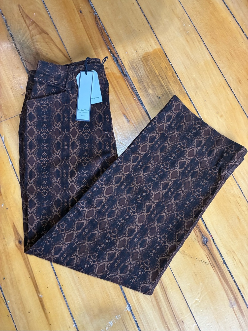NWT Bagatelle Women’s Snake-Print Slim Straight Jeans
